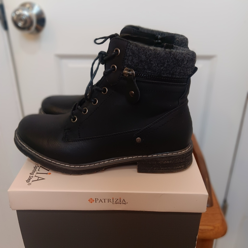 boots - Picture 2 of 8